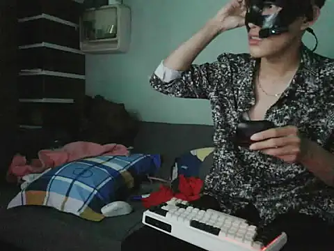 boyhigh1997 online show from December 2025 07:14:02 AM