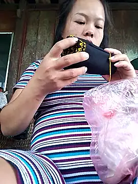 Snapshot of Rioo122 chatting on October 2025 01:11:01 AM Rioo122 online show from October 2025 01:11:01 AM