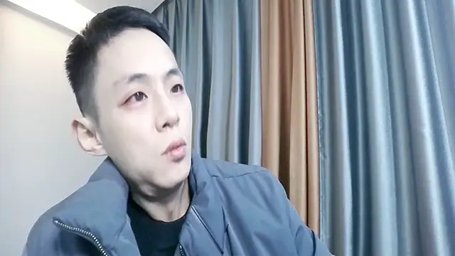 Snapshot of Tsia-Die chatting on December 2025 01:05:02 PM Tsia-Die online show from December 2025 01:05:02 PM