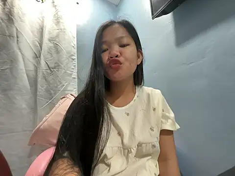 Snapshot of princess_janine chatting on April 2026 03:41:01 PM princess janine online show from April 2026 03:41:01 PM