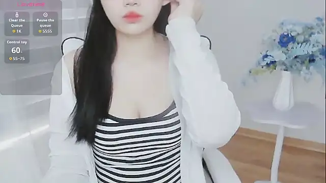 Snapshot of -Rose-Lucky- chatting on November 2025 01:20:02 AM -Rose-Lucky- online show from November 2025 01:20:02 AM