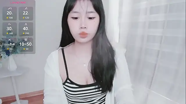 Snapshot of -Rose-Lucky- chatting on October 2025 01:17:02 AM -Rose-Lucky- online show from October 2025 01:17:02 AM
