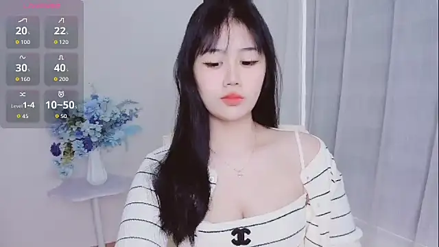 Snapshot of -Rose-Lucky- chatting on October 2025 11:57:02 PM -Rose-Lucky- online show from October 2025 11:57:02 PM