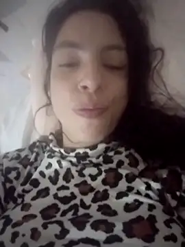 chicalunar24 online show from November 2025 01:17:01 AM