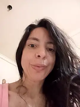 chicalunar24 online show from February 2026 05:20:02 PM