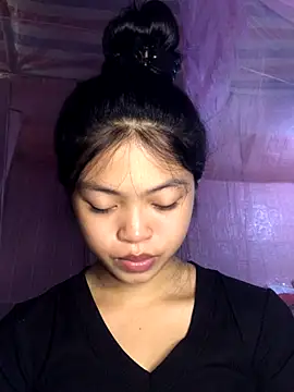 Thy00   online show from October 2025 02:24:01 AM