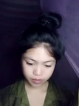 Snapshot of Thy00__ chatting on November 2025 03:17:01 PM Thy00 online show from November 2025 03:17:01 PM