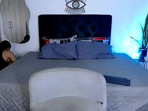 NoahDevil18 online show from October 2025 01:48:02 PM