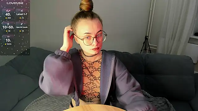 MewStella online show from October 2025 07:04:01 PM
