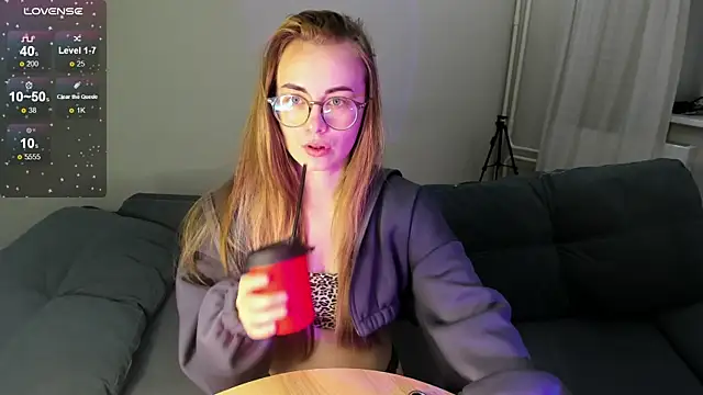 MewStella online show from October 2025 11:37:01 PM