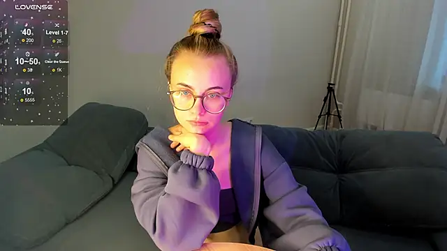 MewStella online show from October 2025 09:45:01 AM