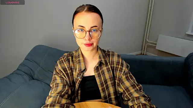Snapshot of MewStella chatting on May 2026 03:28:01 PM MewStella online show from May 2026 03:28:01 PM
