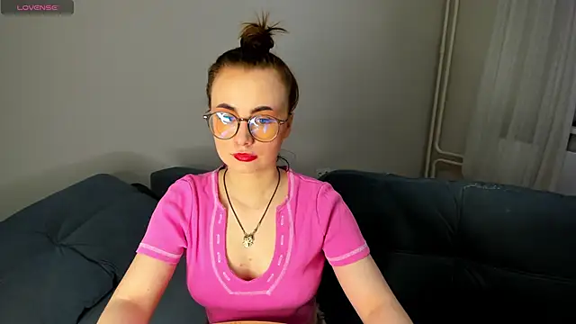 MewStella online show from April 2026 11:17:02 PM