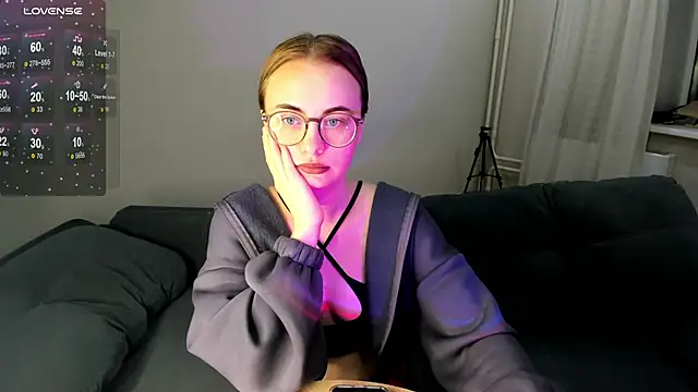 MewStella online show from October 2025 11:36:01 PM