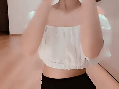 Snapshot of Tea_Mei chatting on October 2025 12:47:02 PM Tea Mei online show from October 2025 12:47:02 PM