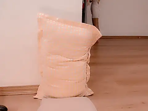 Snapshot of Tea_Mei chatting on November 2025 09:02:01 AM Tea Mei online show from November 2025 09:02:01 AM