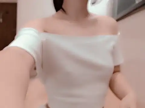 Snapshot of Tea_Mei chatting on October 2025 12:37:02 PM Tea Mei online show from October 2025 12:37:02 PM