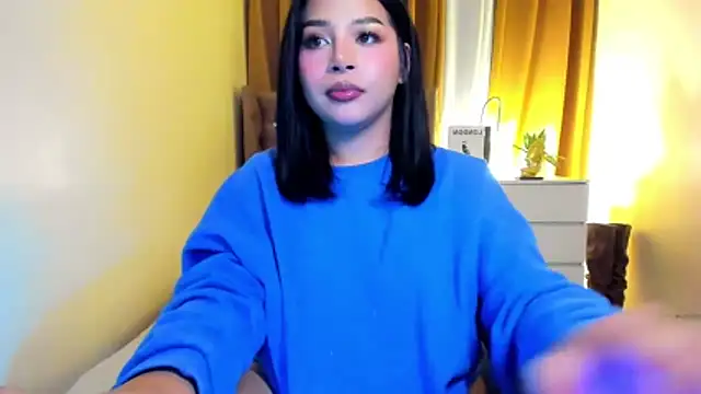 LauraLoove online show from December 2025 05:01:01 PM