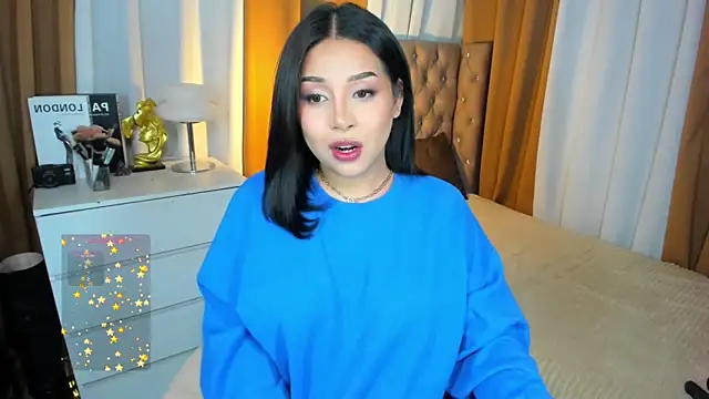 Snapshot of LauraLoove chatting on October 2025 04:08:02 PM LauraLoove online show from October 2025 04:08:02 PM