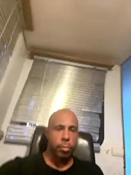 Rcarrasco15 online show from April 2026 11:43:02 PM