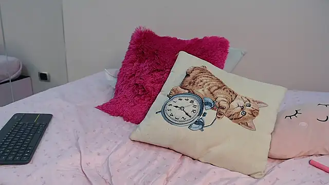 zooombee online show from March 2026 05:02:02 AM