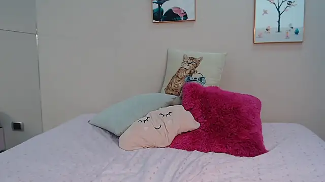 zooombee online show from February 2026 07:10:01 PM