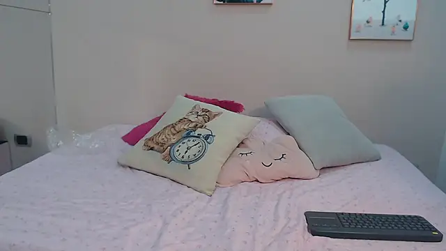 zooombee online show from September 2025 07:27:01 PM