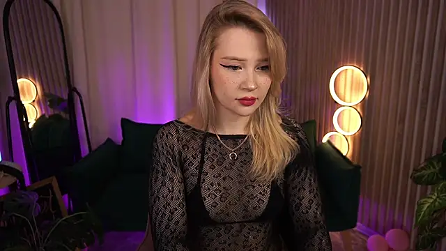 LauraWifeness online show from April 2026 06:38:01 AM