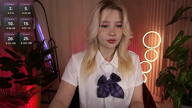 Snapshot of LauraWifeness chatting on November 2025 06:19:01 AM LauraWifeness online show from November 2025 06:19:01 AM