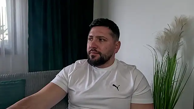 Gold Alpha Boy online show from April 2026 01:15:01 PM