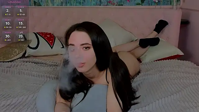 Snapshot of IvoryWood_ chatting on April 2026 06:14:02 PM IvoryWood online show from April 2026 06:14:02 PM