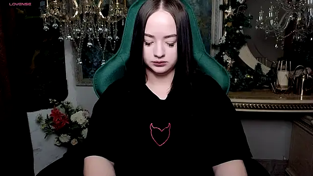 LaraBenson  online show from December 2025 10:31:02 AM