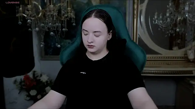 LaraBenson  online show from November 2025 10:37:02 AM