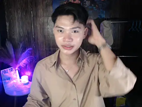 Snapshot of Helleron chatting on November 2025 01:11:01 PM Helleron online show from November 2025 01:11:01 PM