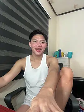 Snapshot of Helleron chatting on December 2025 04:30:01 PM Helleron online show from December 2025 04:30:01 PM