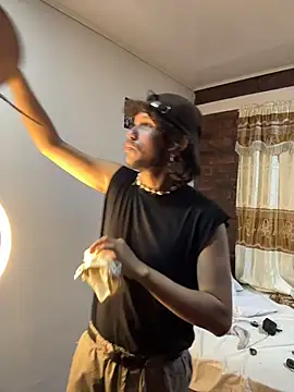 Luxx 14 online show from September 2025 02:40:01 AM