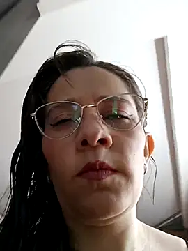 Snapshot of Isabella5_Brown_ chatting on November 2025 03:27:02 PM Isabella5 Brown online show from November 2025 03:27:02 PM