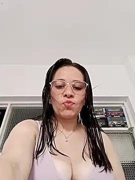 Snapshot of Isabella5_Brown_ chatting on November 2025 06:51:02 PM Isabella5 Brown online show from November 2025 06:51:02 PM