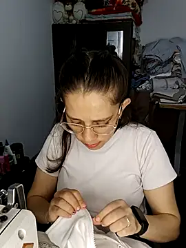 Snapshot of Isabella5_Brown_ chatting on December 2025 04:30:01 PM Isabella5 Brown online show from December 2025 04:30:01 PM