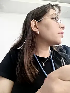 Isabella5 Brown  online show from October 2025 05:03:01 PM