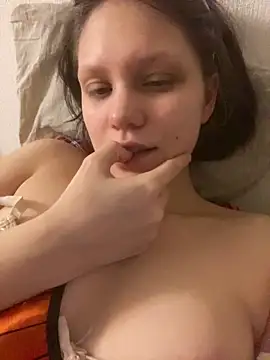 Lunliss online show from November 2025 12:11:02 AM