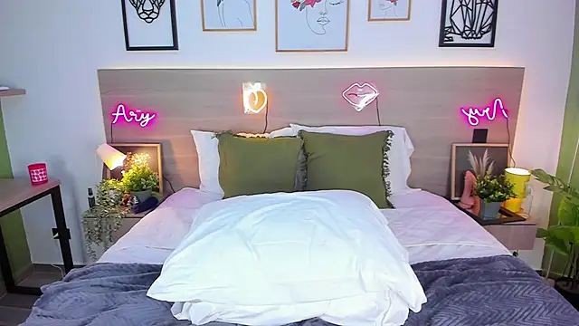 arielmishel online show from September 2025 06:42:01 AM