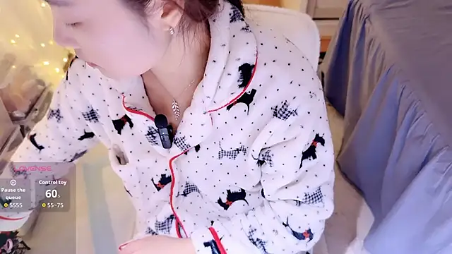 charlotte520 online show from November 2025 05:18:02 AM