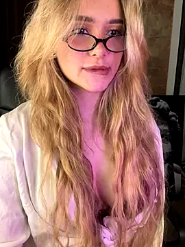 Chloe Ravens online show from October 2025 08:10:01 PM