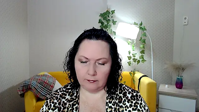 Snapshot of milf_hornys chatting on November 2025 04:00:01 PM milf hornys online show from November 2025 04:00:01 PM