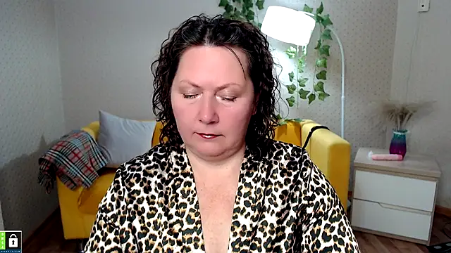 Snapshot of milf_hornys chatting on November 2025 06:45:01 PM milf hornys online show from November 2025 06:45:01 PM