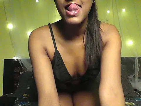 mickle james online show from November 2025 06:01:02 PM