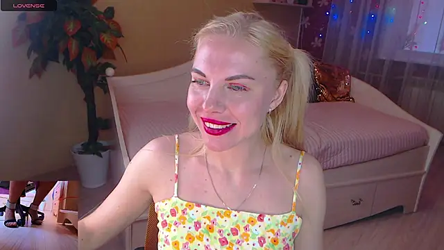 LiSinDoll online show from October 2025 03:51:02 AM