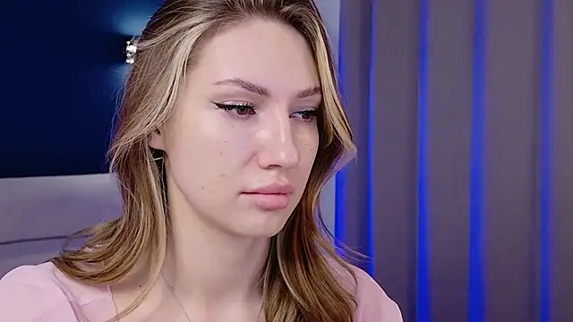 MariGven online show from November 2025 01:38:01 PM