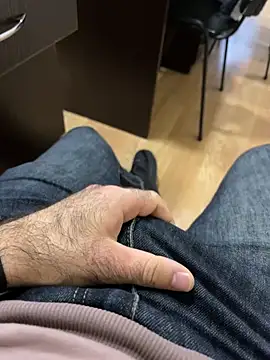 Cruel00 online show from November 2025 01:11:01 PM